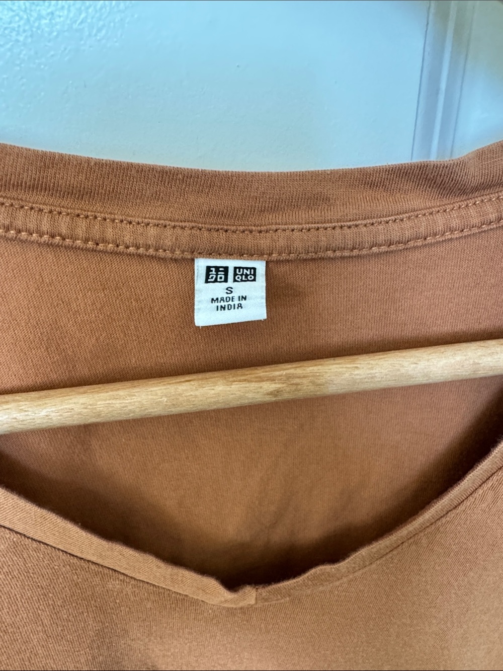 Uniqlo Women's Burnt Orange V-Neck Short Sleeve Tee - Picture 2 of 3